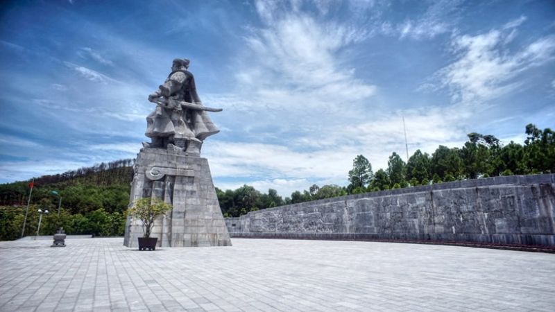 doi-nui-va-dia-diem-ngam-canh-o-hue-6.jpg Địa điểm gắn với lịch sử, văn hóa: núi Bân