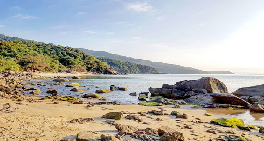 Bãi Biển Cát Vàng Đà Nẵng: đường đi, chơi gì và kinh nghiệm khám phá 2026