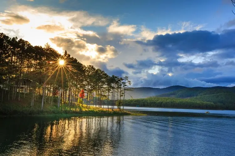 Hồ Tuyền Lâm Đà Lạt - Địa điểm du lịch đậm chất lãng mạn