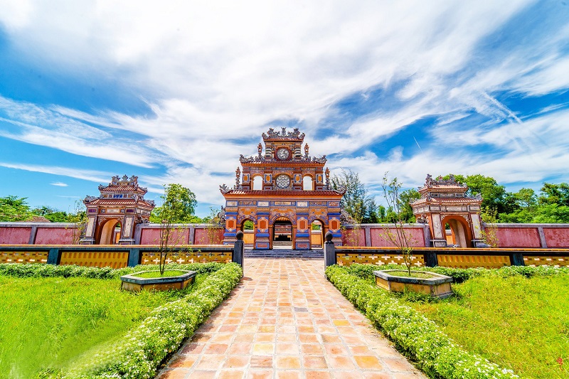 Lăng Dục Đức Huế - Địa điểm du lịch nổi tiếng tại Cố đô
