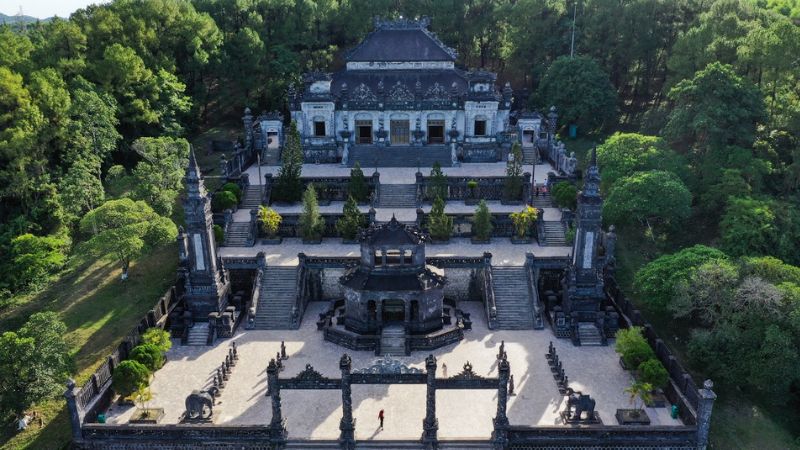 Lăng Khải Định: lịch sử, kiến trúc và kinh nghiệm tham quan 2026