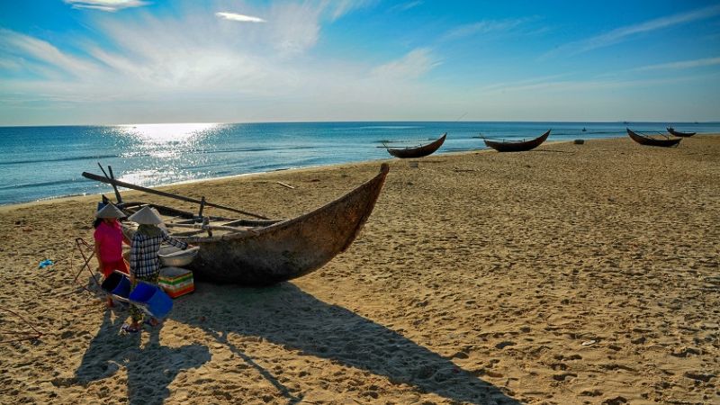 Biển Tam Thanh - Làng Bích Họa Ven Biển
