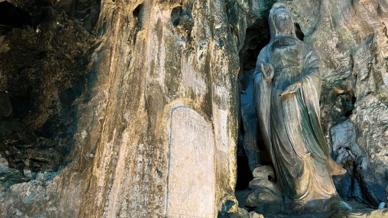 Động Hoa Nghiêm Ngũ Hành Sơn
