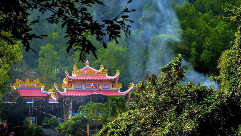 suoi-do-nha-trang-10.jpg Suối Đổ Nha Trang 2026 – Dòng Suối Và Không Gian Tâm Linh Giữa Núi Hoàng Ngưu