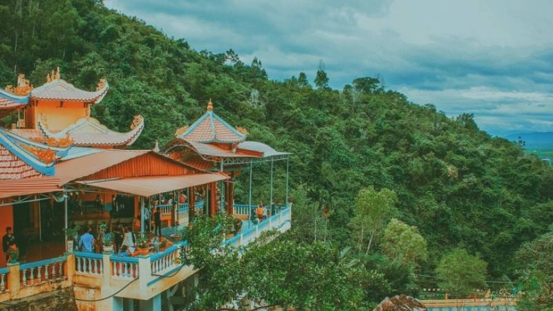 suoi-do-nha-trang-7.jpg Suối Đổ Nha Trang 2026 – Dòng Suối Và Không Gian Tâm Linh Giữa Núi Hoàng Ngưu