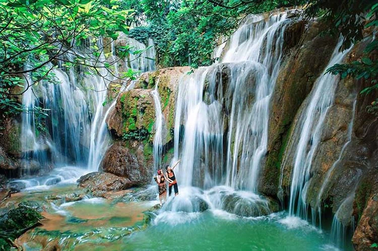 Hòa mình vào vẻ đẹp thiên nhiên tại thác Cam Ly