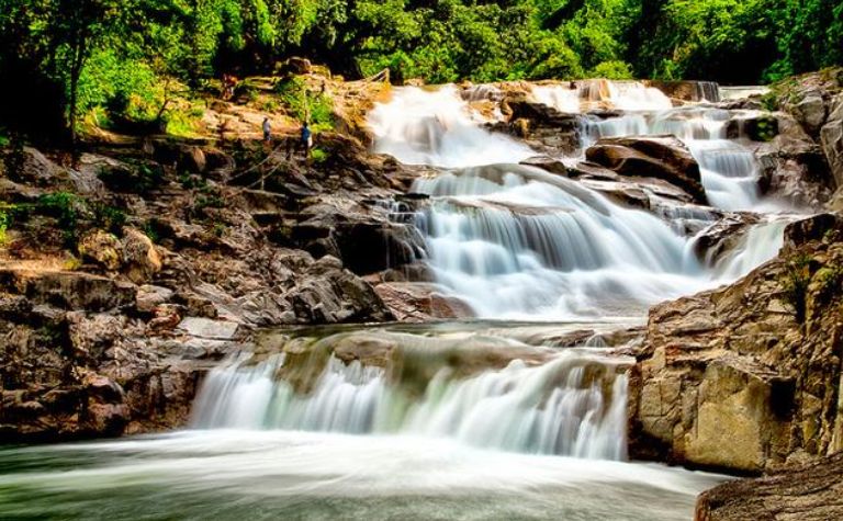 Đến thác Yang Bay ở Nha Trang vui chơi, ngắm núi non hùng vĩ