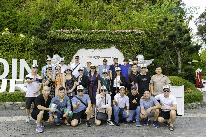 đoàn tham gia tour đà nẵng 5 ngày 4 đêm