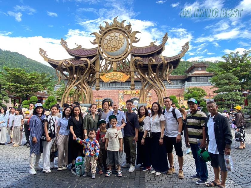 Đoàn check in bà nà hills